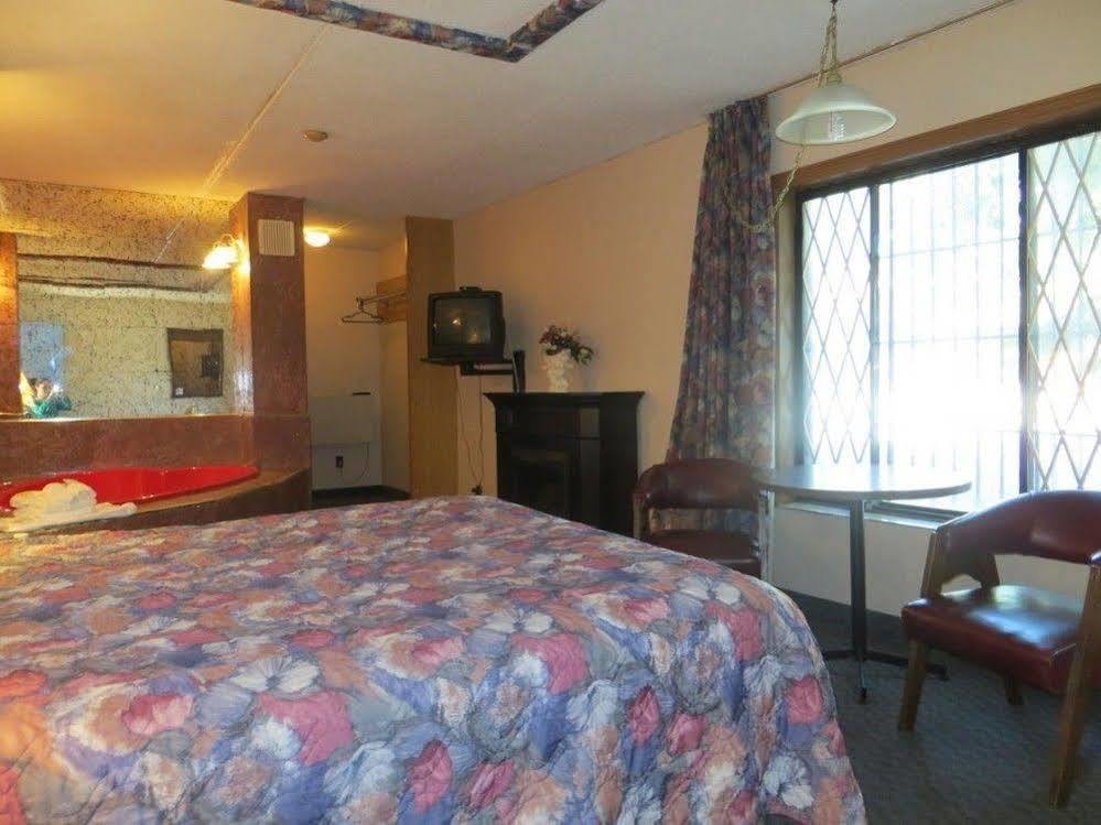Falls Inn Near Casino Niagara By Oyo Экстерьер фото